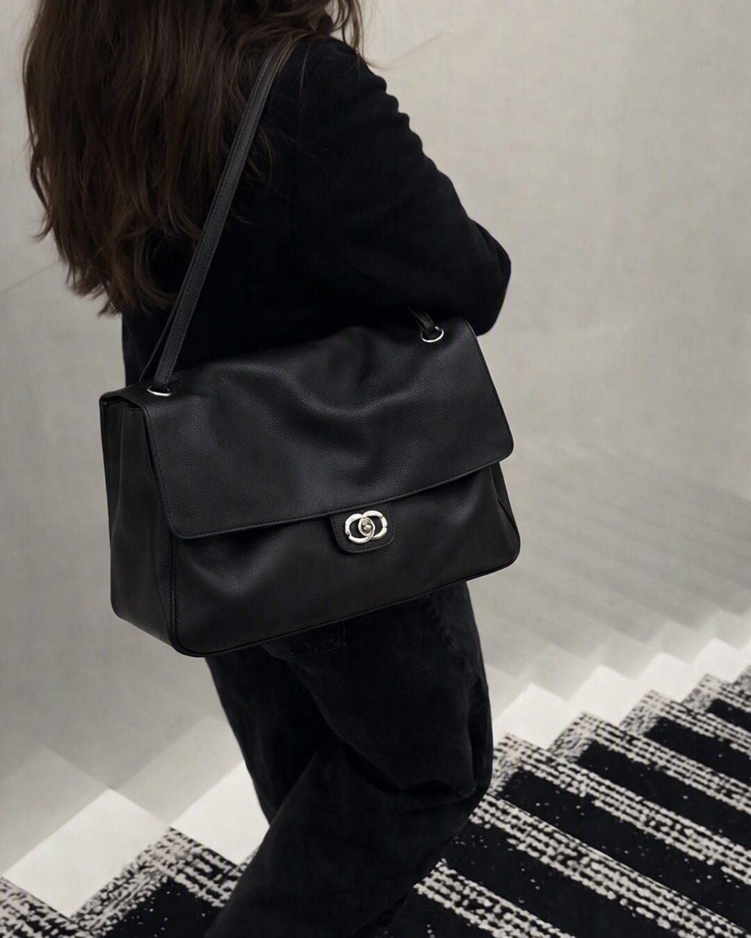 OLANE Elegant Buckle Flap Leather Shoulder Bag Black36×24×11 cmWomen's Handbags