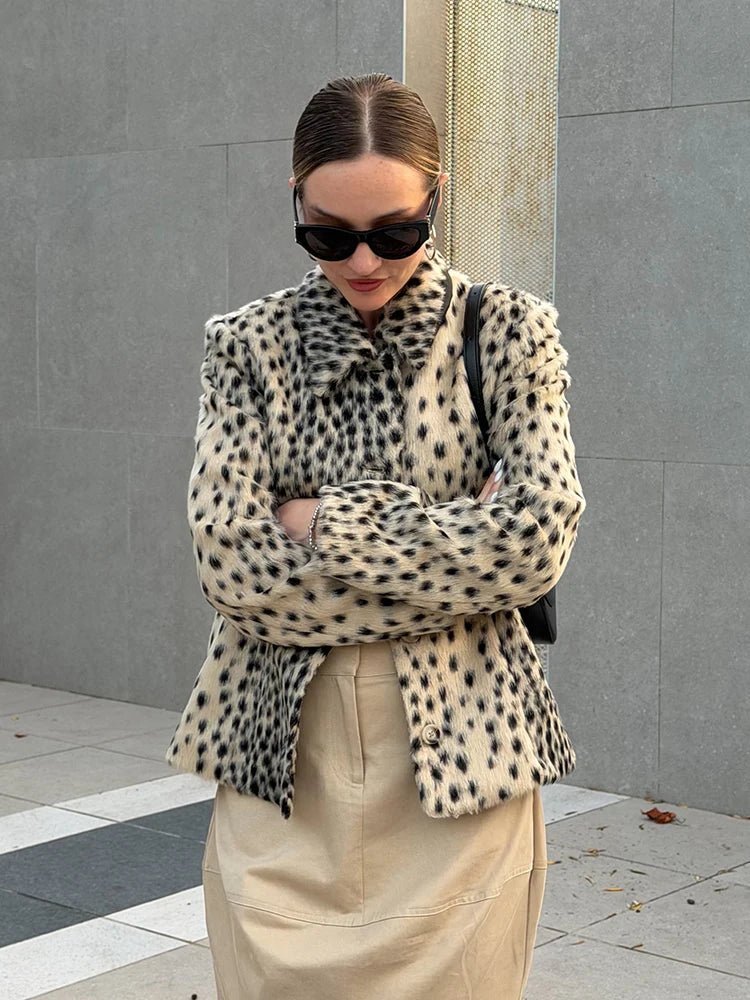 Manteau en fausse fourrure à motif léopard et revers