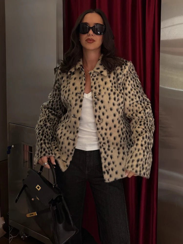 Manteau en fausse fourrure à motif léopard et revers