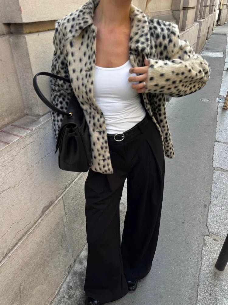 Manteau en fausse fourrure à motif léopard et revers