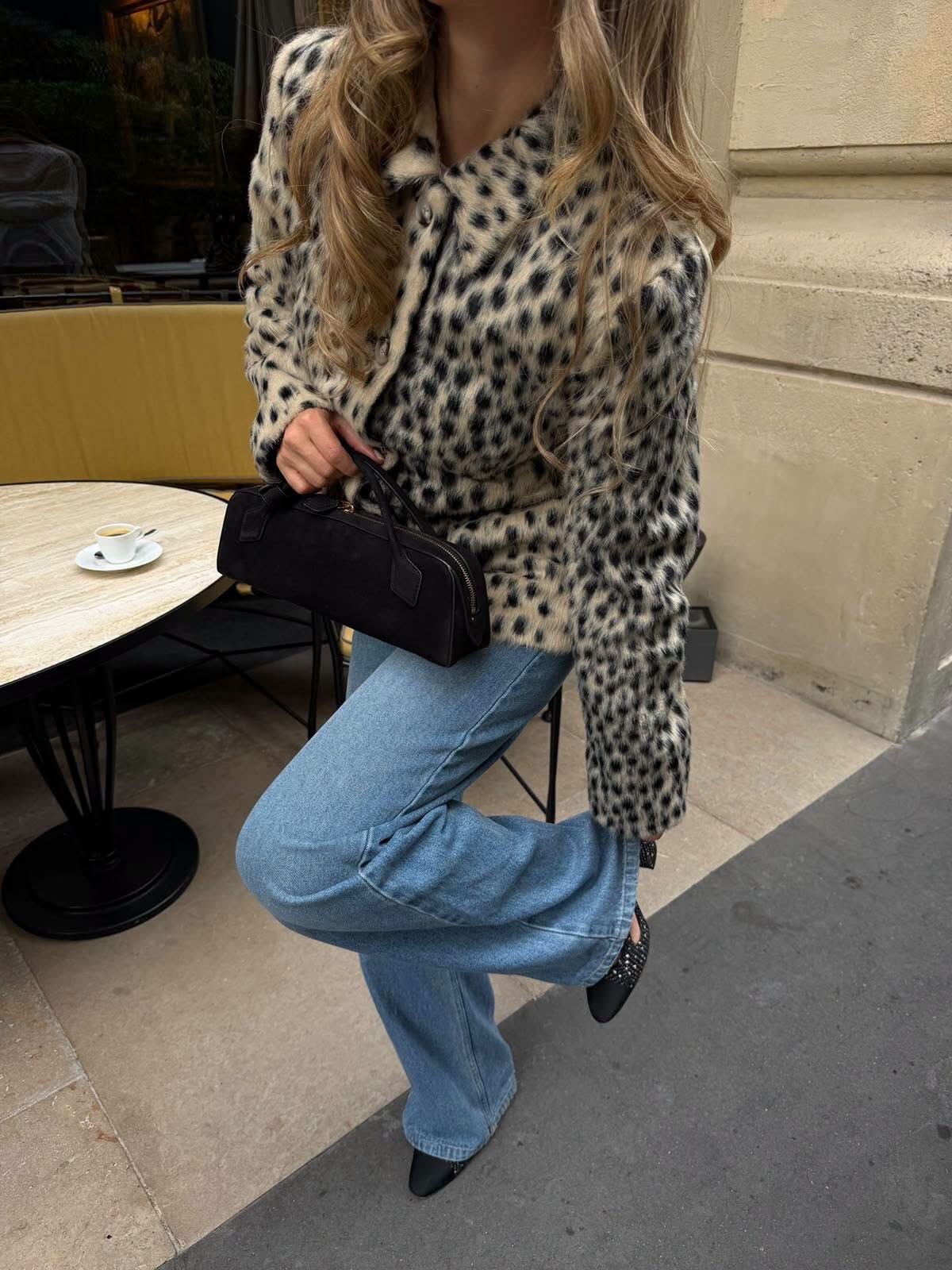Manteau en fausse fourrure à motif léopard et revers