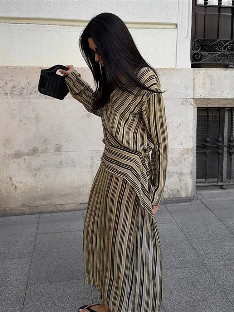 Robe maxi élégante rayée à encolure en V