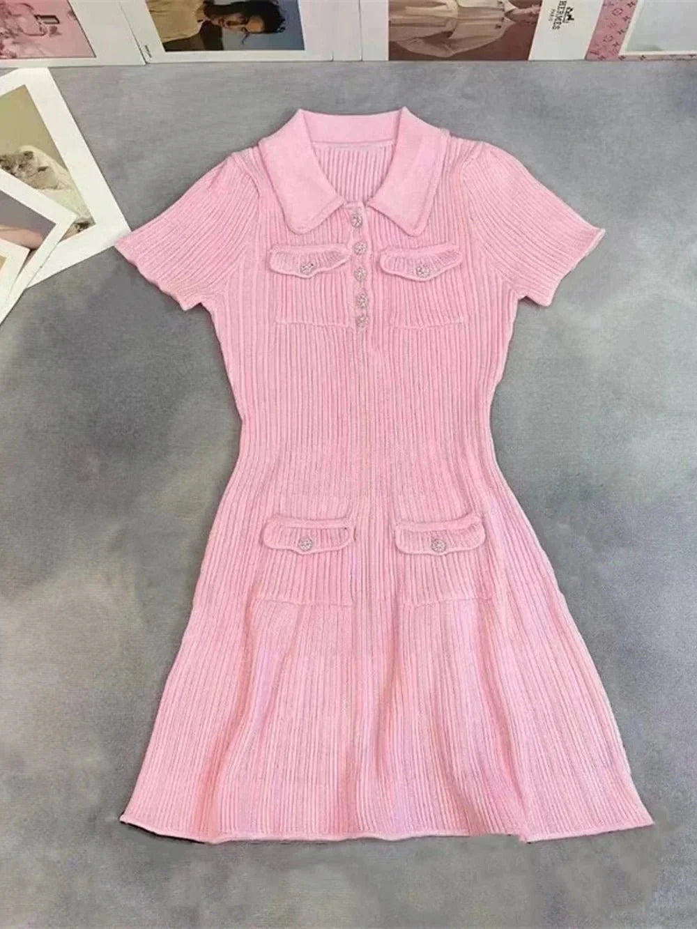Robe mini en maille pailletée avec détails à volants