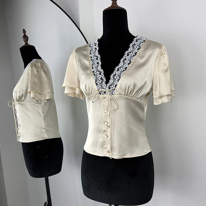 Chemisier boutonné en satin à manches courtes et dentelle