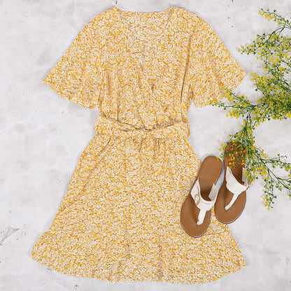 Robe courte cache-coeur à manches papillon, imprimé fleuri