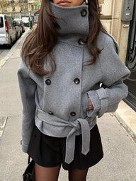 Manteau croisé à col roulé ceinturé