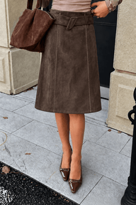 Jupe midi en faux daim à ceinture