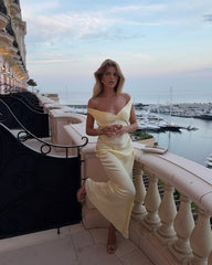 Aelwen robe maxi satin à épaules dénudées