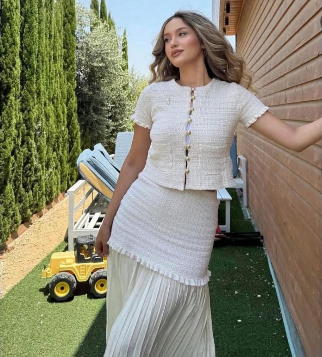 OLANE Knitted Tank Pleated Skirt Set Beige SetLWomen's Sets