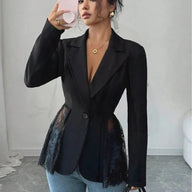 Blazer ajusté avec panneau de dentelle structuré