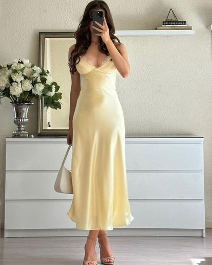 Robe midi en satin sans manches dos nu