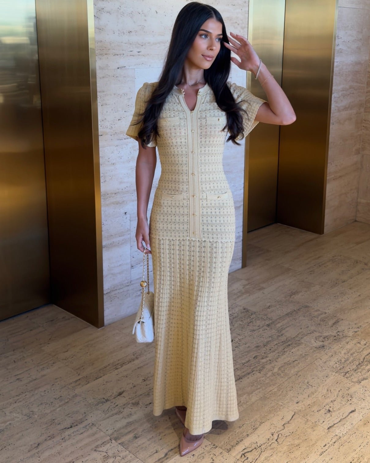 Robe maxi en maille à sequins cintrée à la taille