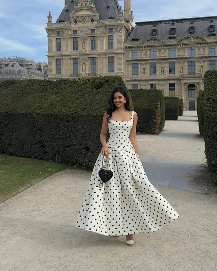 Robe midi classique à pois avec encolure carrée