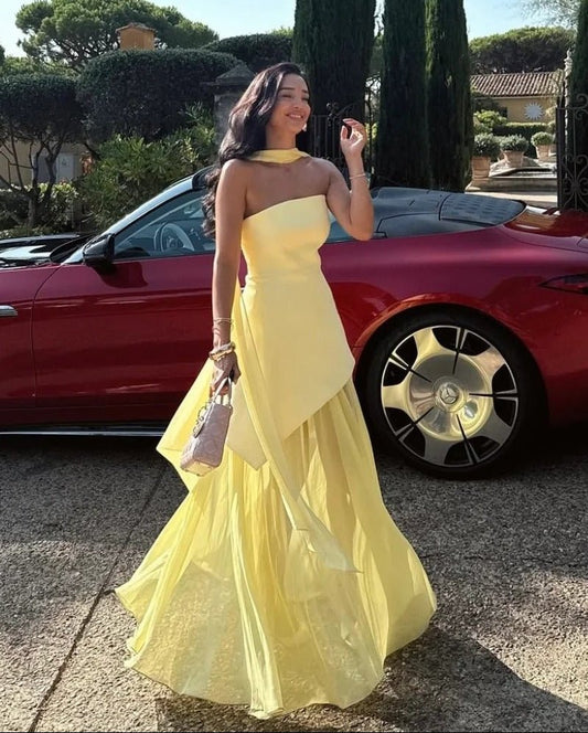 Robe maxi asymétrique en chiffon avec foulard